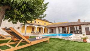 Rustical countryside villa with swimming pool in Sveti Lovreč 