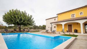 Rustical countryside villa with swimming pool in Sveti Lovreč 