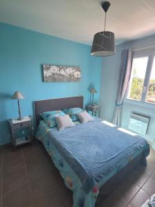 B&B / Chambres d'hotes LES GRIVES : Chambre Double - Vue sur Piscine