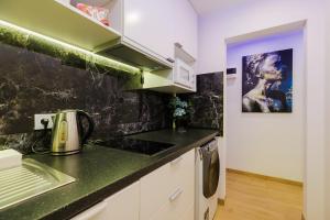 UnitApartments Rondo ONZ 3-pokojowe Apartamenty w Centrum Warszawy 1-8 osób Parking Metro WIFI Winda