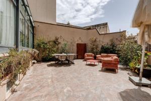 Talbot and Bons Deluxe Studio Flat