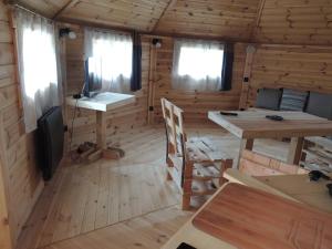 Chalets CHALET ATYPIQUE LOLA type KOTA location en gite : photos des chambres