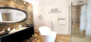 B&B / Chambres d'hotes Maison Prestige Saint Tropez by Roberto Geissini : photos des chambres