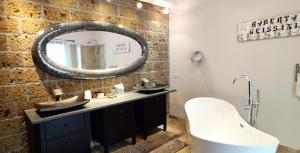 B&B / Chambres d'hotes Maison Prestige Saint Tropez by Roberto Geissini : photos des chambres
