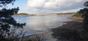 Grand studio lumineux à côté des plages