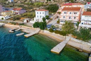 Erik Bathing jetty, beach, crystal clear water in front of house
