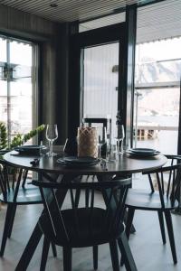 Seafront apartment Henningsvær