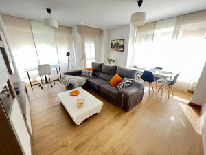 POOL AND CONFORT 3 habitaciones y garaje By apartamentos Logroño