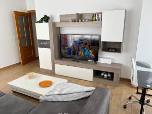 POOL AND CONFORT 3 habitaciones y garaje By apartamentos Logroño