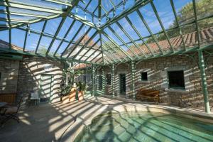 Maisons de vacances Mas des Sylves - Piscine interieure chauffee - Parc de 100 hectares : photos des chambres