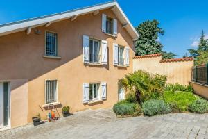 Villas Beautiful villa with pool nearby Lyon - Welkeys : photos des chambres