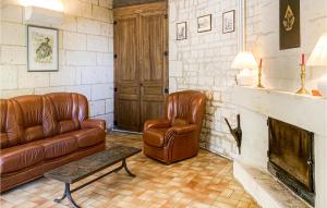 Maisons de vacances Nice home in Chinon with 2 Bedrooms and WiFi : photos des chambres