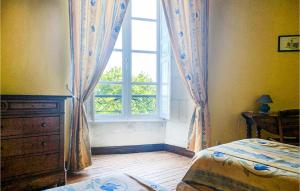 Maisons de vacances Nice home in Chinon with 2 Bedrooms and WiFi : Maison de Vacances 2 Chambres