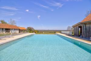 Maisons de vacances La Charbonniere, Piscine privee : photos des chambres