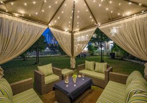 SaffronStays 7 Seas - 7BR pool villa with gazebo, bar & lawn, perfect for celebrations near Mandwa Jetty