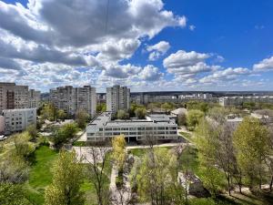 Sweet Home at Nauky metro