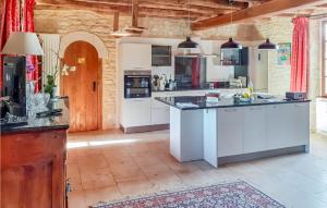 Maisons de vacances Beautiful Home In Gindou With 5 Bedrooms, Wifi And Private Swimming Pool : Maison de Vacances 5 Chambres