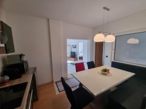 TWO Self-Check-In, 3km freeway, Free-Parking Playstation