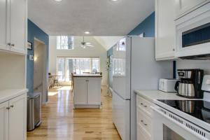 Breezy Point Cabin Deck with Golf Course Views!