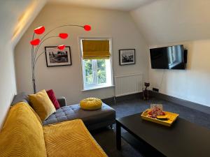 Green Corner Villa - Walls Hill - Cosy Luxury Apartment in Central Torquay with Free Parking & EV