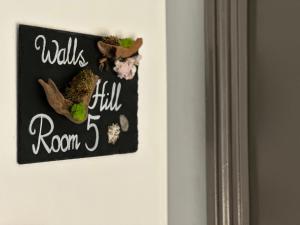 Green Corner Villa - Walls Hill - Cosy Luxury Apartment in Central Torquay with Free Parking & EV