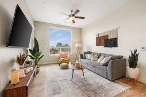 King BD - City View - Downtown Walking Paradise - Cobble Knoll Condominium