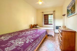 Casa de campo c piscina e natureza em Mairinque SP