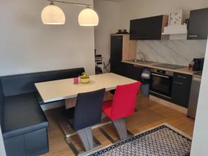 TWO Self-Check-In, 3km freeway, Free-Parking Playstation