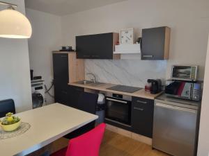 TWO Self-Check-In, 3km freeway, Free-Parking Playstation