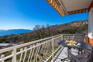 Apartment Ida with terrace, sea view, near Opatija 