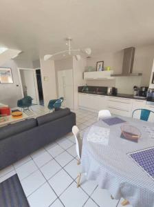 Maisons de vacances Maison de charme avec piscine : photos des chambres