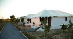Jawai Empire Resort by Premier Hotels - Luxury Tent & Cottage Stay - Leopard Safari Near Jawai Dam