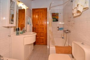 Agios Konstantinos peaceful Beach 3bdr apartment