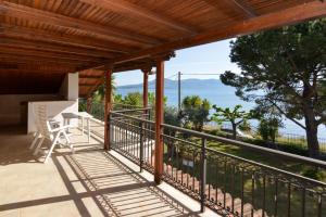 Agios Konstantinos peaceful Beach 3bdr apartment