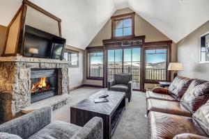 One-Bedroom Apartment room in Crystal Peak Lodge C7400