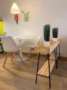 Studio with great sea view, near the beach, with AC and pools