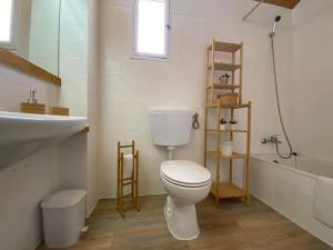 Studio with great sea view, near the beach, with AC and pools