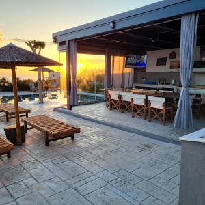 Stergiou Luxury Apartments with shared pool