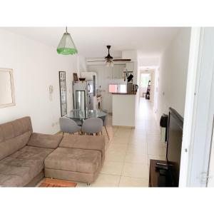 Departamento amplio, cochera incluida, zona centro