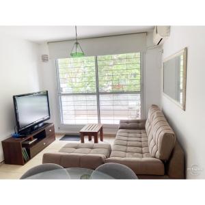 Departamento amplio, cochera incluida, zona centro