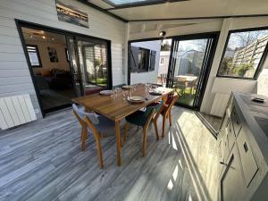 Maisons de vacances La maison de la plage, 600m de la plage, Formule tout inclus : photos des chambres