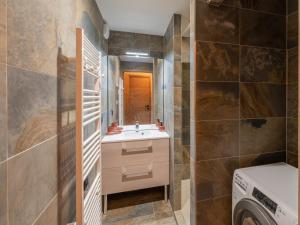 Appartement spacieux proche des pistes avec garage et wifi à Courchevel 1650 - FR-1-563-112