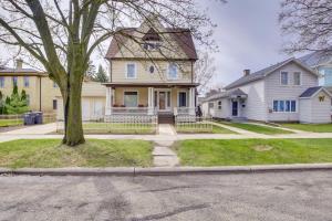 Updated Sheboygan Home w Porch < 1 Mi to Beach