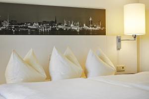 Standard Double Room room in H4 Hotel Hamburg Bergedorf