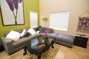 Condo 4-4 Beach side Luxury rental