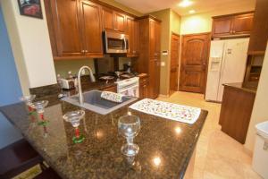 Condo 4-4 Beach side Luxury rental