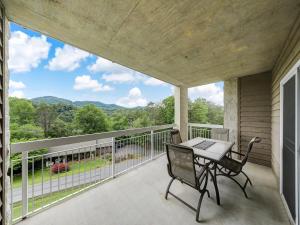 Greenbrier Getaway Whispering Pines 524