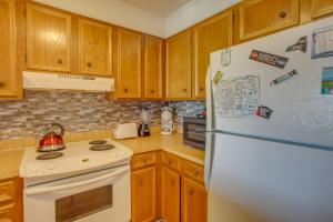 Walk to Ocean Myrtle Beach Condo with Screened Deck