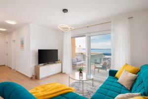 Luxury Sea View Apartment Anda