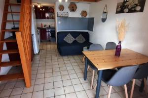 Maisonnette entre étang et plage